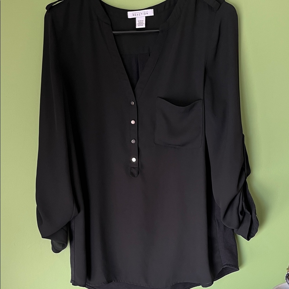 Kenneth Cole Reaction Black V-Neck Button-Front Blouse